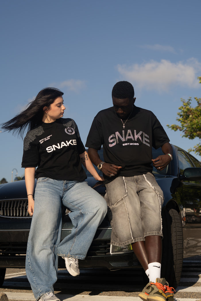 Comunidad SNAKE DEPT — cliente con ropa del drop, streetwear edición limitada