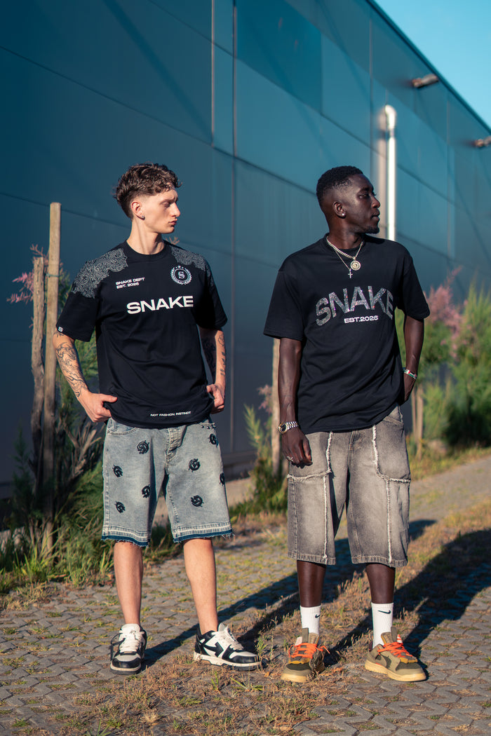 Comunidad SNAKE DEPT — cliente con ropa del drop, streetwear edición limitada